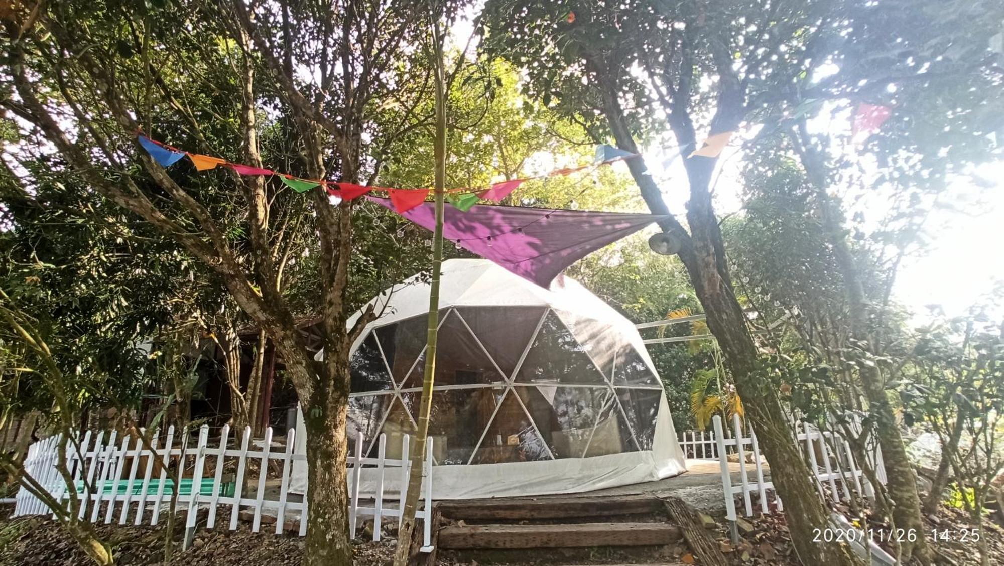 Sky Lounge B&B Чжушань Номер фото